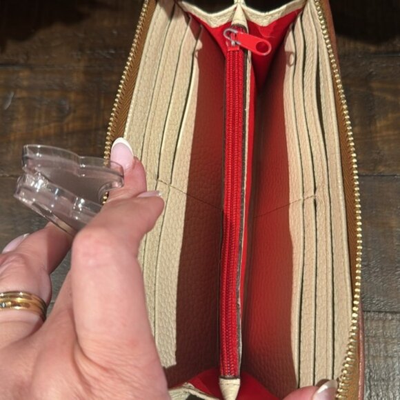 Dooney & Bourke Ivory & Tan Italian Pebble Grain Leather Zip Clutch/Wallet (EUC) - Picture 11 of 14